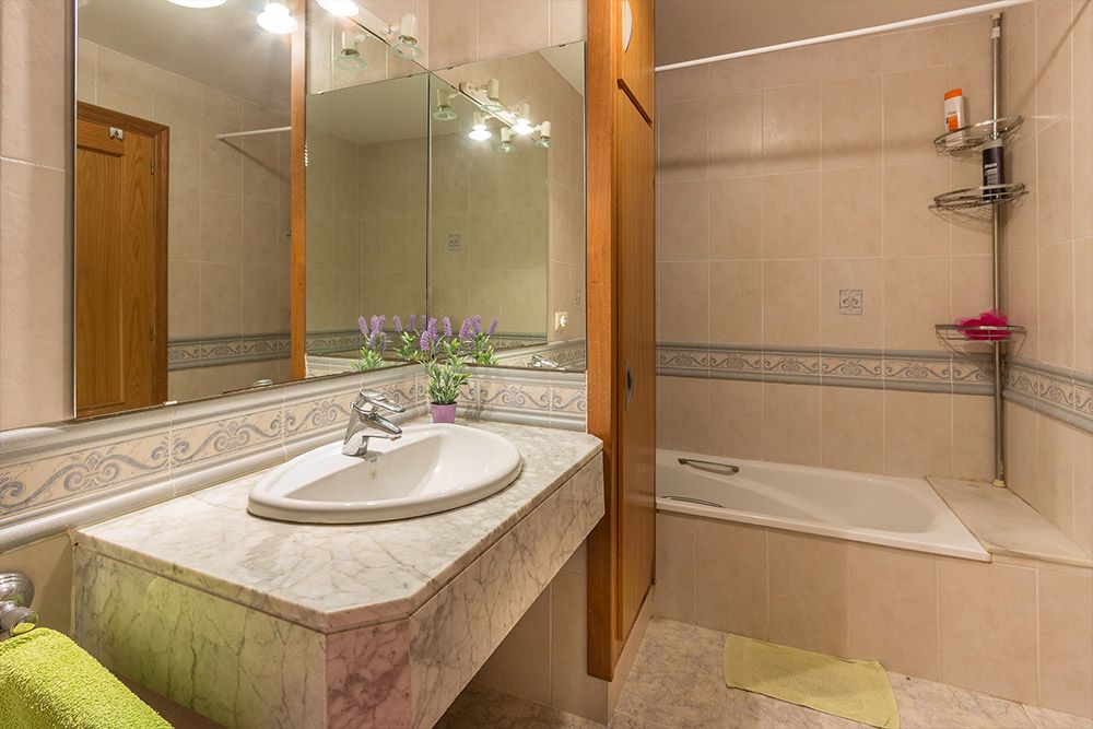 Fotografía de un baño interior