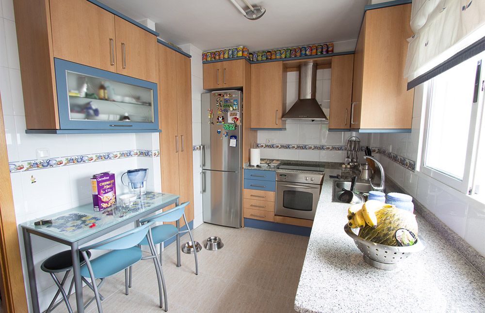 Vista de una cocina sin ordenar