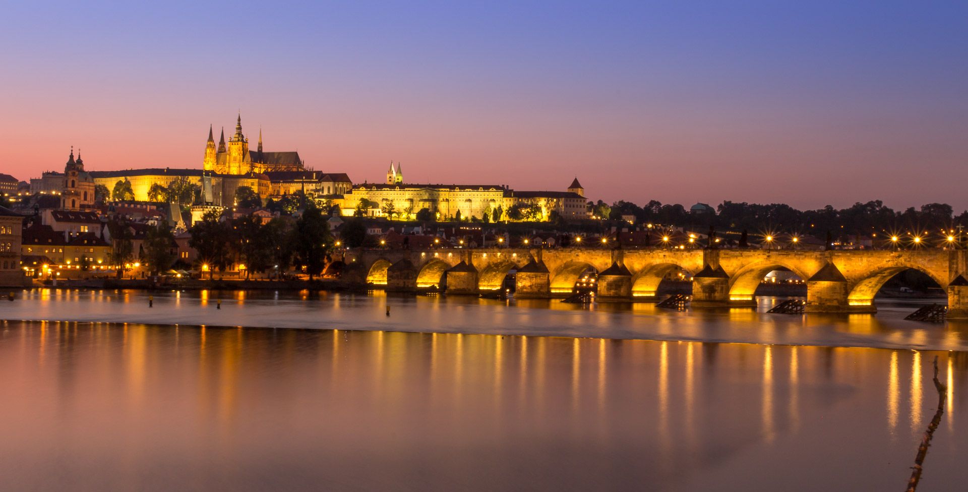 Praga al anochecer