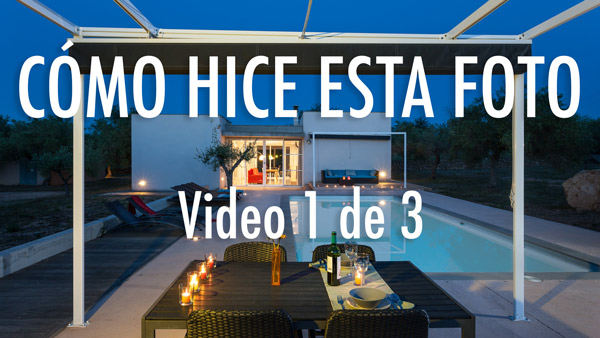 Fotografía nocturna de casa con piscina